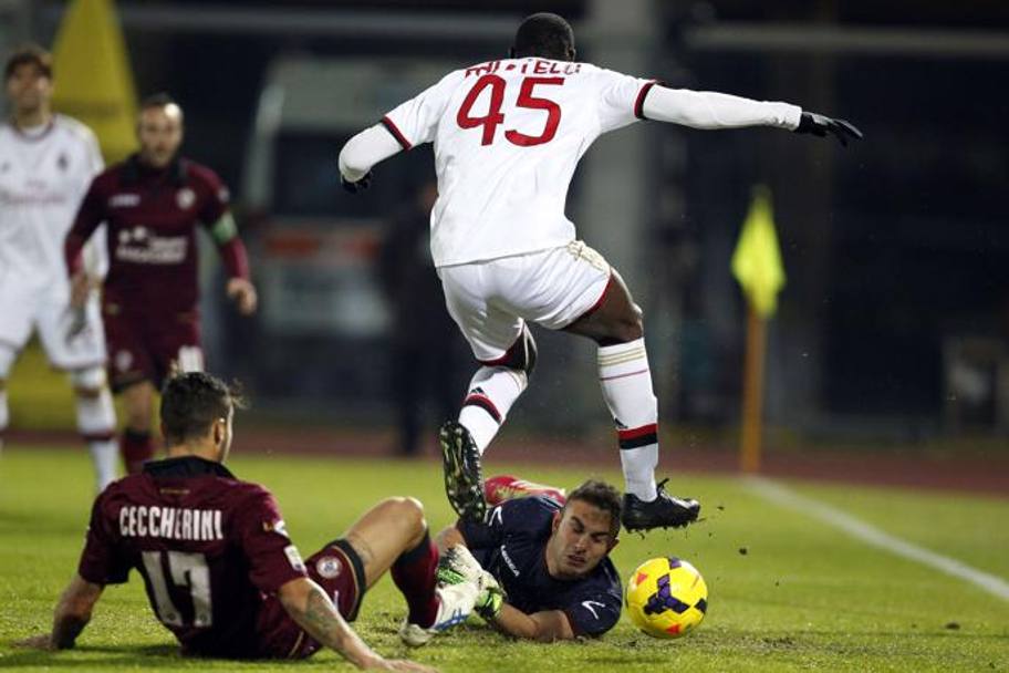 Mario Balotelli salva un brutto Milan nella trasferta del 
